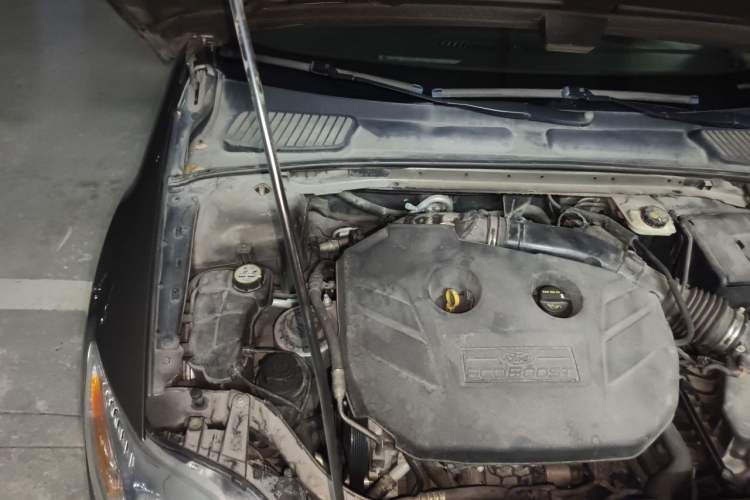 Used Ford Mondeo 2011 2.0L GTDi 200 Fashion Edition Engine Bay Right