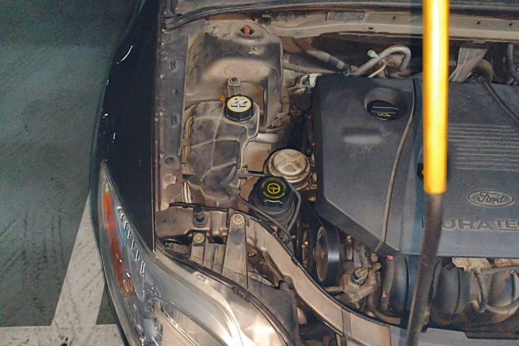 Used Ford Mondeo 2011 2.3L Luxury Model Engine Bay Right