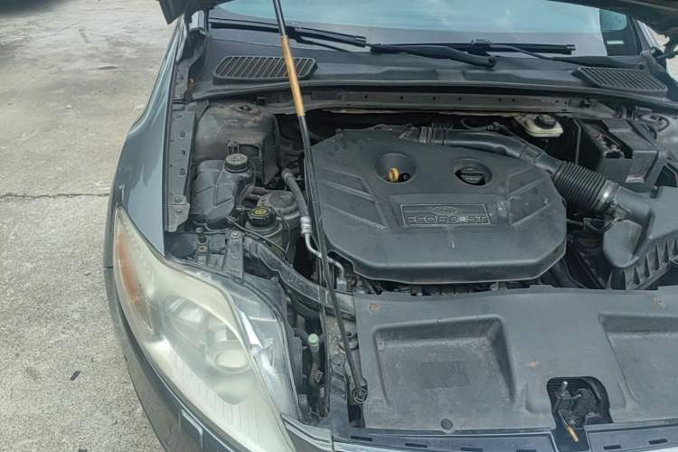 Used Ford Mondeo 2011 2.0L GTDi 200 Luxury Edition Engine Bay Right