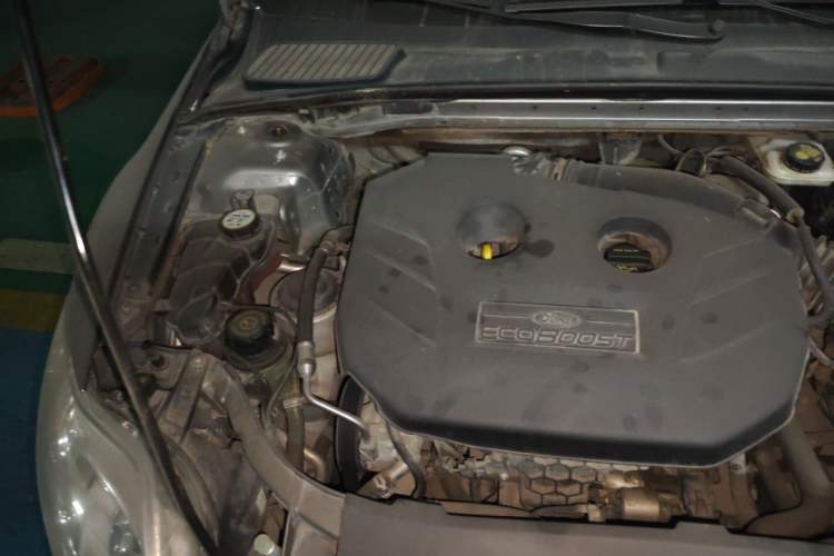 Used Ford Mondeo 2011 2.0L GTDi 200 Luxury Edition Engine Bay Right