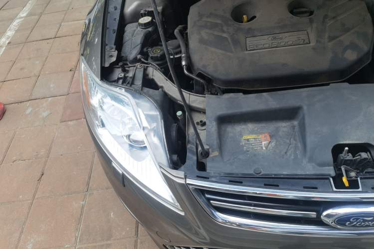 Used Ford Mondeo 2011 2.0L GTDi 200 Luxury Edition Engine Bay Right