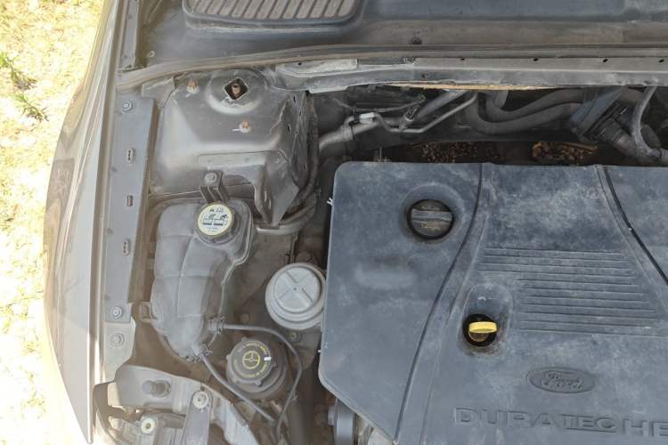 Used Ford Mondeo 2011 2.3L Luxury Model Engine Bay Right