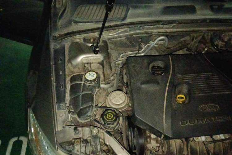 Used Ford Mondeo 2011 2.3L Luxury Model Engine Bay Right