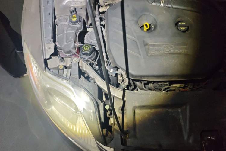 Used Ford Mondeo 2011 2.0L GTDi 200 Fashion Edition Engine Bay Right