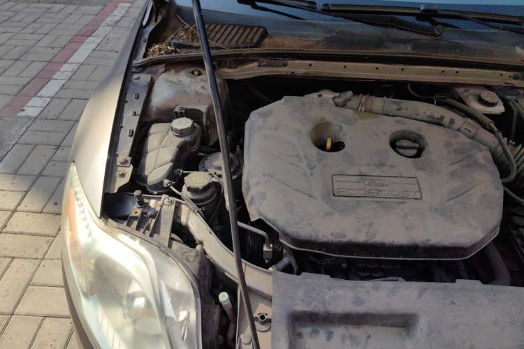 Used Ford Mondeo 2011 2.0L GTDi 200 Luxury Edition Engine Bay Right