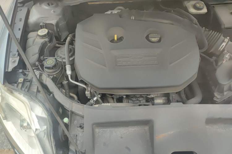 Used Ford Mondeo 2011 2.0L GTDi 200 Luxury Edition Engine Bay Right