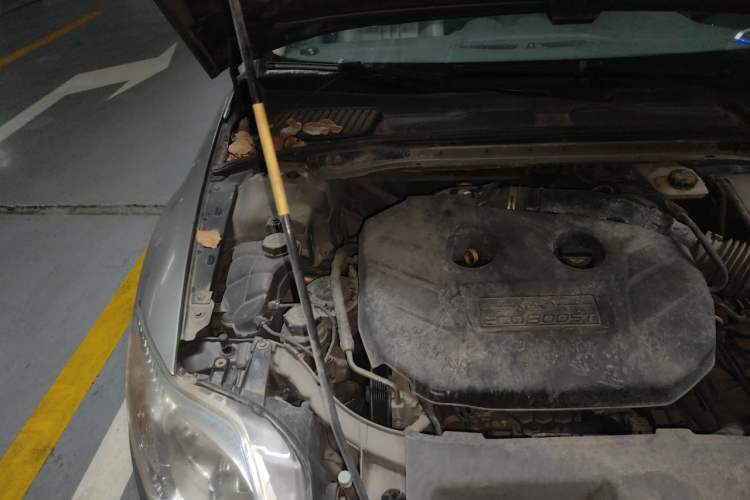 Used Ford Mondeo 2011 2.0L GTDi 200 Luxury Edition Engine Bay Right