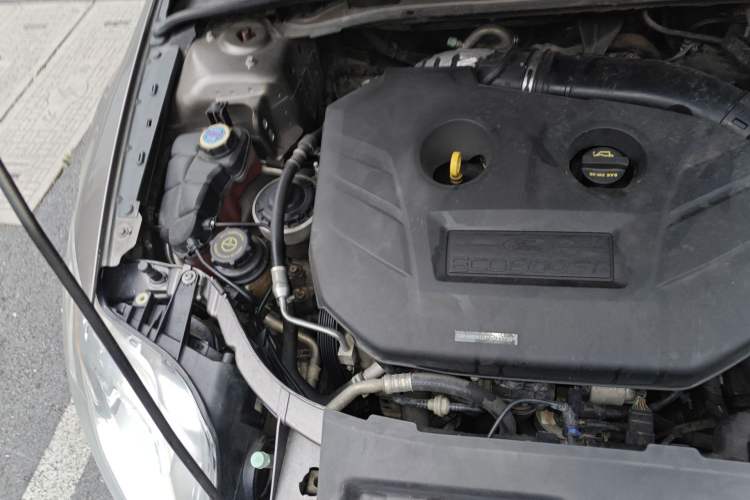 Used Ford Mondeo 2011 2.0L GTDi 200 Fashion Edition Engine Bay Right