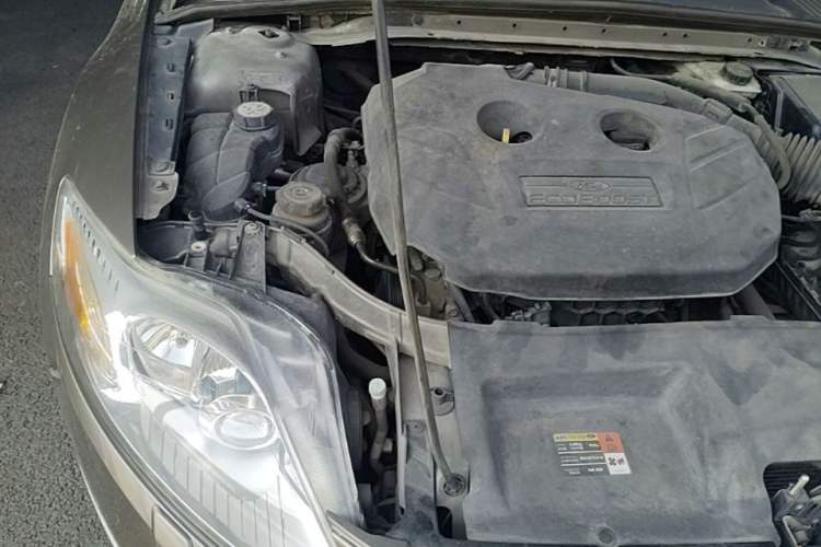 Used Ford Mondeo 2011 2.0L GTDi 200 Luxury Edition Engine Bay Right