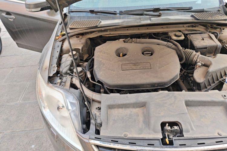 Used Ford Mondeo 2011 2.0L GTDi 200 Luxury Edition Engine Bay Right