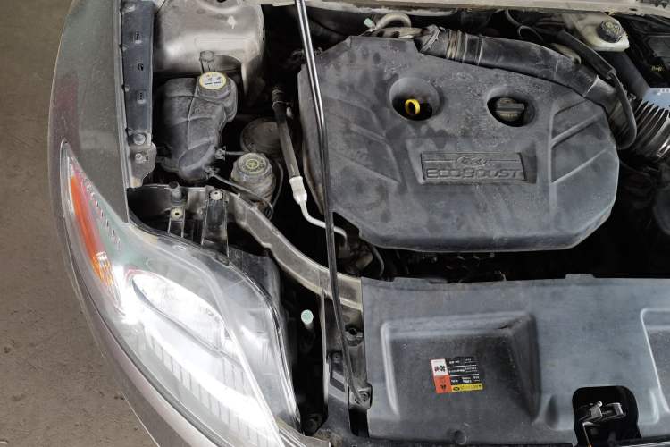 Used Ford Mondeo 2011 2.0L GTDi 200 Fashion Edition Engine Bay Right