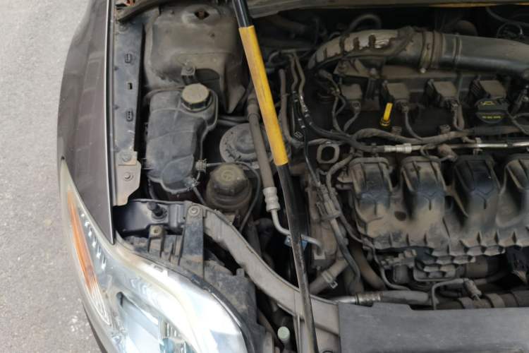 Used Ford Mondeo 2011 2.0L GTDi 200 Luxury Edition Engine Bay Right