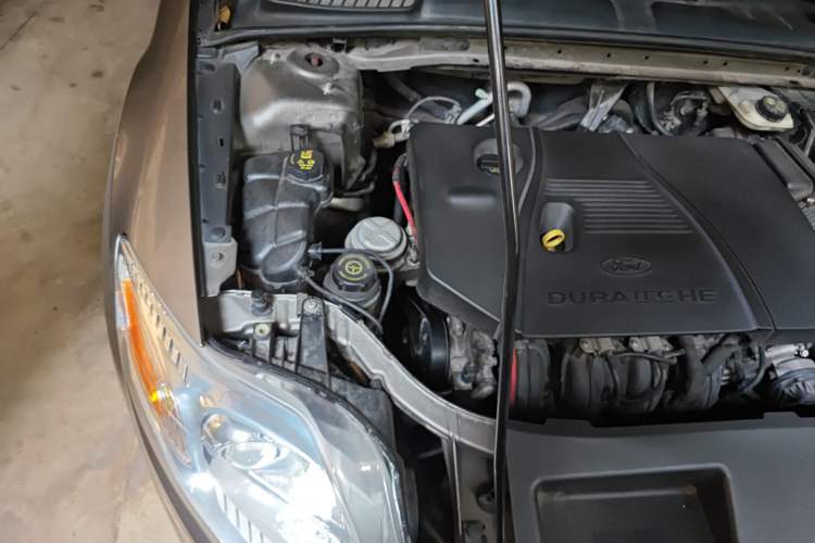Used Ford Mondeo 2011 2.3L Fashion Edition Engine Bay Right