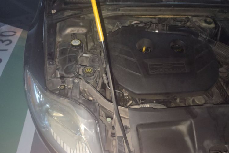 Used Ford Mondeo 2011 2.0L GTDi 200 Fashion Edition Engine Bay Right