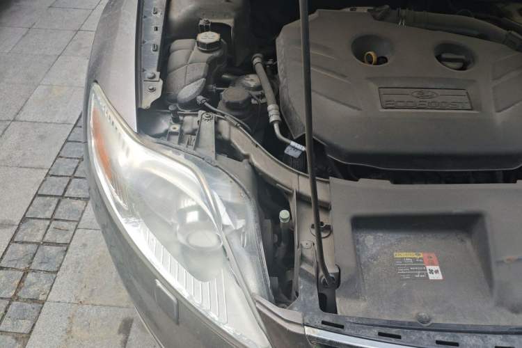 Used Ford Mondeo 2011 2.0L GTDi 200 Luxury Edition Engine Bay Right