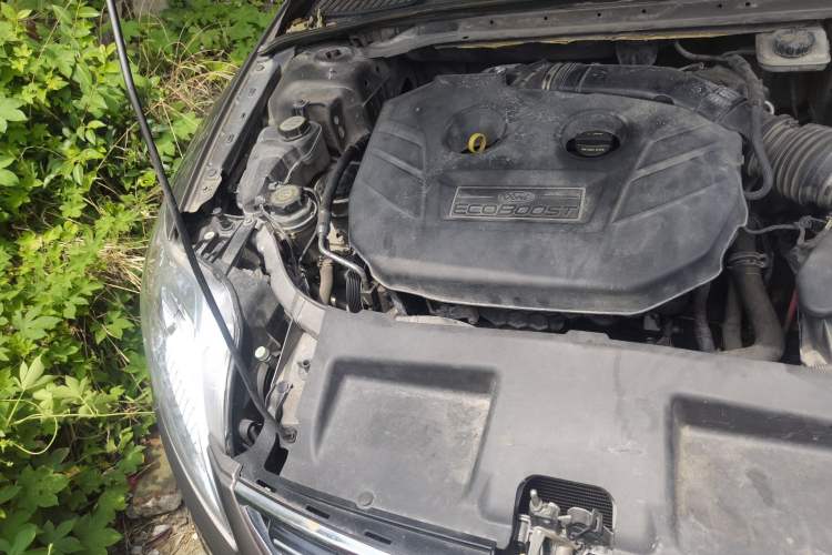 Used Ford Mondeo 2011 2.0L GTDi 200 Fashion Edition Engine Bay Right