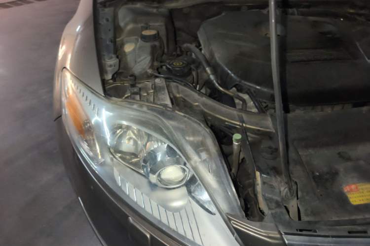 Used Ford Mondeo 2011 2.0L GTDi 200 Luxury Edition Engine Bay Right