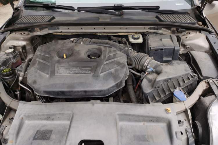 Used Ford Mondeo 2011 2.0L GTDi 200 Fashion Edition Engine Bay