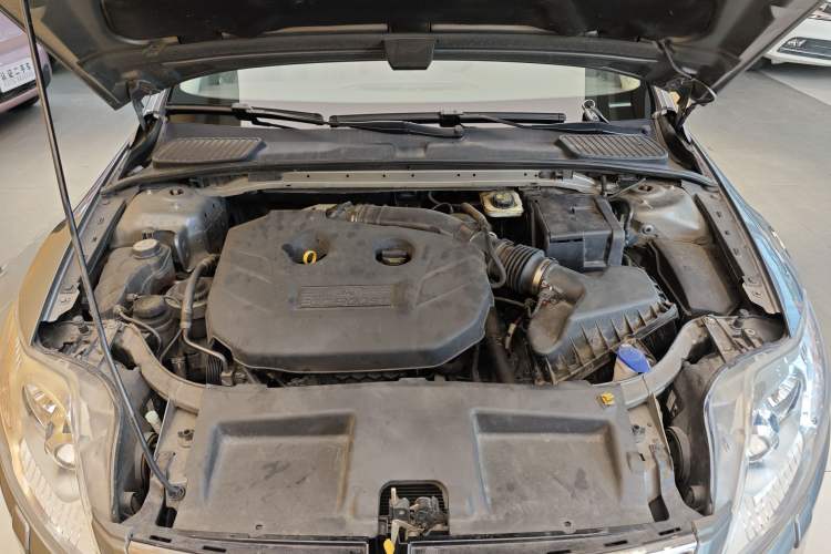 Used Ford Mondeo 2011 2.0L GTDi 200 Luxury Edition Engine Bay