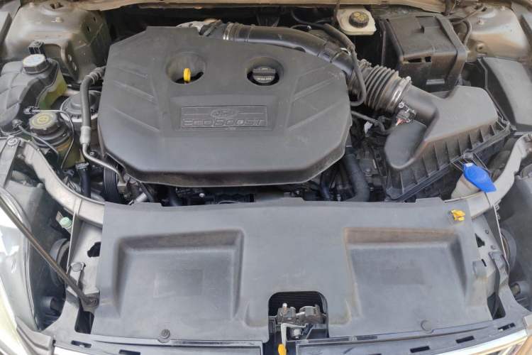 Used Ford Mondeo 2011 2.0L GTDi 200 Luxury Edition Engine Bay