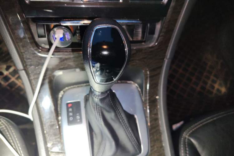 Used Ford Mondeo 2011 2.0L GTDi 200 Luxury Edition Gear Lever