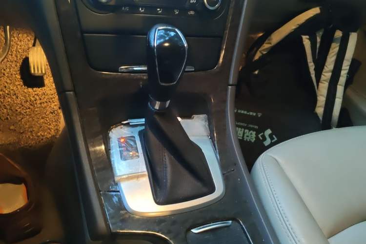Used Ford Mondeo 2011 2.0L GTDi 200 Fashion Edition Gear Lever
