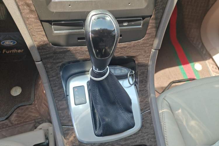 Used Ford Mondeo 2011 2.3L Luxury Model Gear Lever