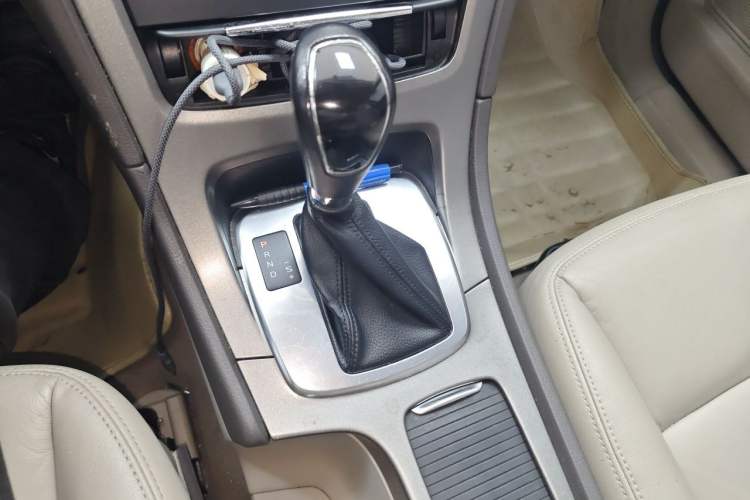 Used Ford Mondeo 2011 2.3L Fashion Edition Gear Lever