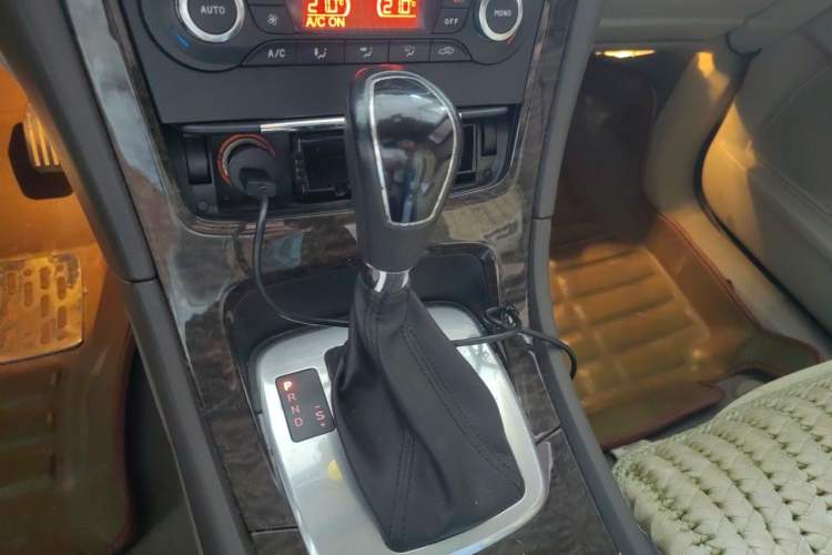 Used Ford Mondeo 2011 2.0L GTDi 200 Fashion Edition Gear Lever