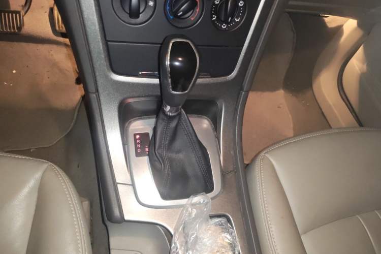 Used Ford Mondeo 2011 2.3L Fashion Edition Gear Lever