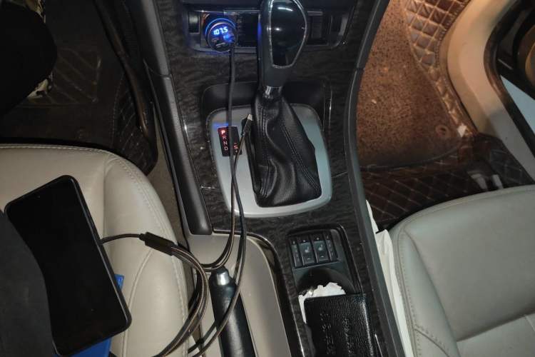 Used Ford Mondeo 2011 2.0L GTDi 200 Luxury Edition Gear Lever