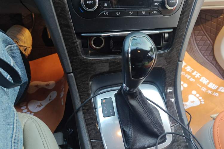 Used Ford Mondeo 2011 2.0L GTDi 200 Fashion Edition Gear Lever