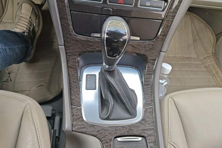 Used Ford Mondeo 2011 2.0L GTDi 200 Luxury Edition Gear Lever