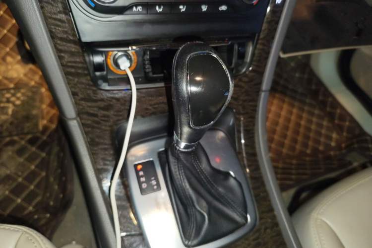 Used Ford Mondeo 2011 2.0L GTDi 200 Fashion Edition Gear Lever