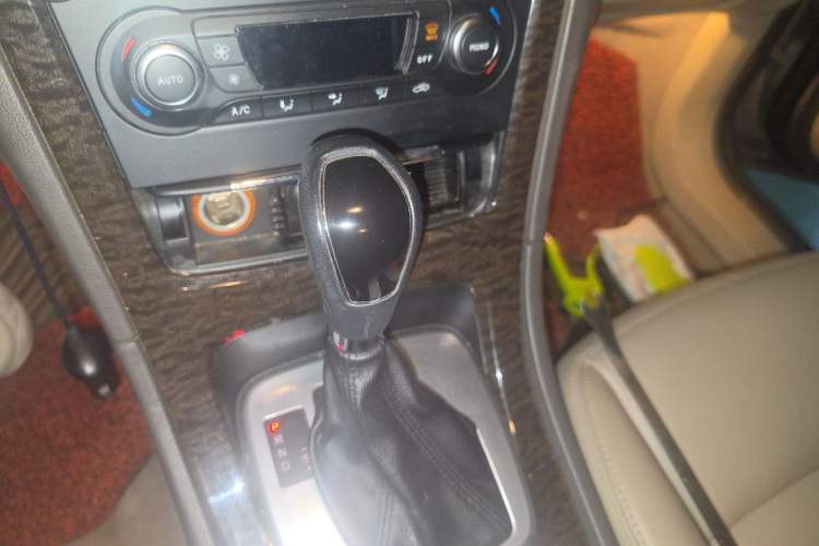 Used Ford Mondeo 2011 2.0L GTDi 200 Fashion Edition Gear Lever