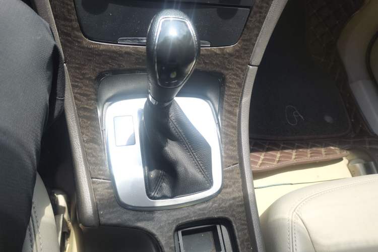 Used Ford Mondeo 2011 2.0L GTDi 200 Fashion Edition Gear Lever