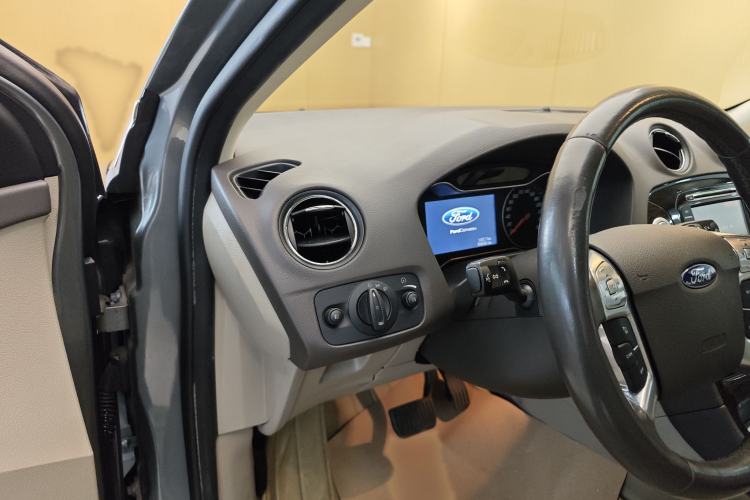 Used Ford Mondeo 2011 2.0L GTDi 200 Luxury Edition Interior 11