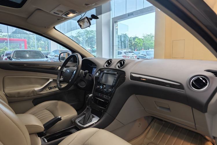 Used Ford Mondeo 2011 2.0L GTDi 200 Luxury Edition Interior 2