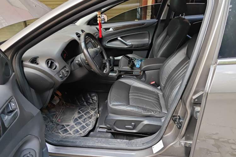 Used Ford Mondeo 2011 2.0L GTDi 200 Luxury Edition Left Front Seat
