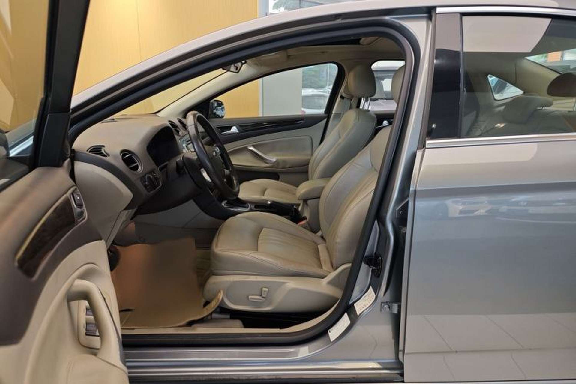 Used Ford Mondeo 2011 2.0L GTDi 200 Luxury Edition Left Front Seat