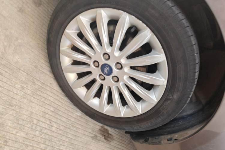 Used Ford Mondeo 2011 2.3L Luxury Model Left Front Wheel Hub