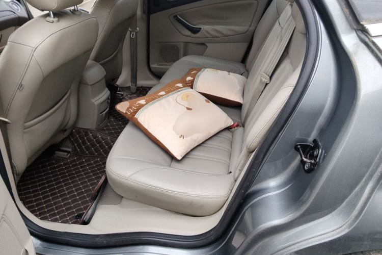 Used Ford Mondeo 2011 2.0L GTDi240 Ultimate Edition Left Rear Seat