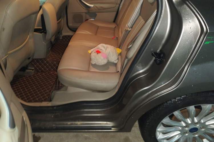 Used Ford Mondeo 2011 2.0L GTDi 200 Fashion Edition Left Rear Seat