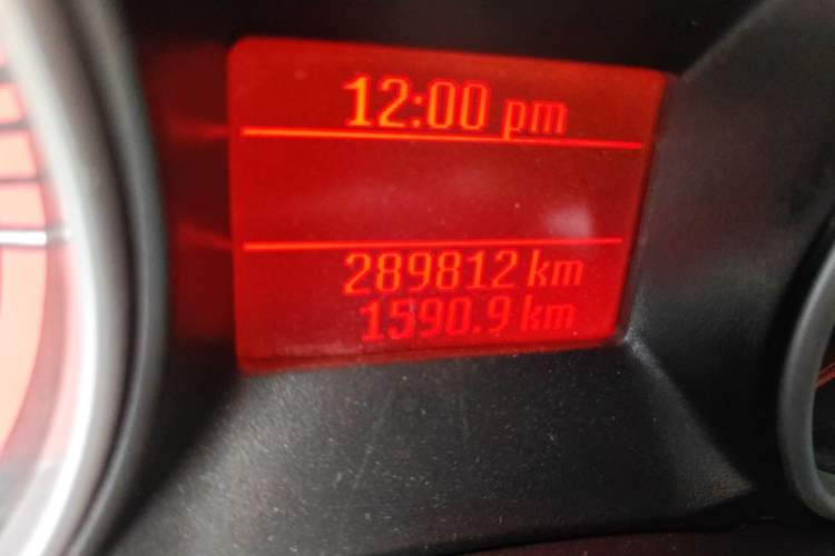 Used Ford Mondeo 2011 2.3L Fashion Edition Odometer Close Up