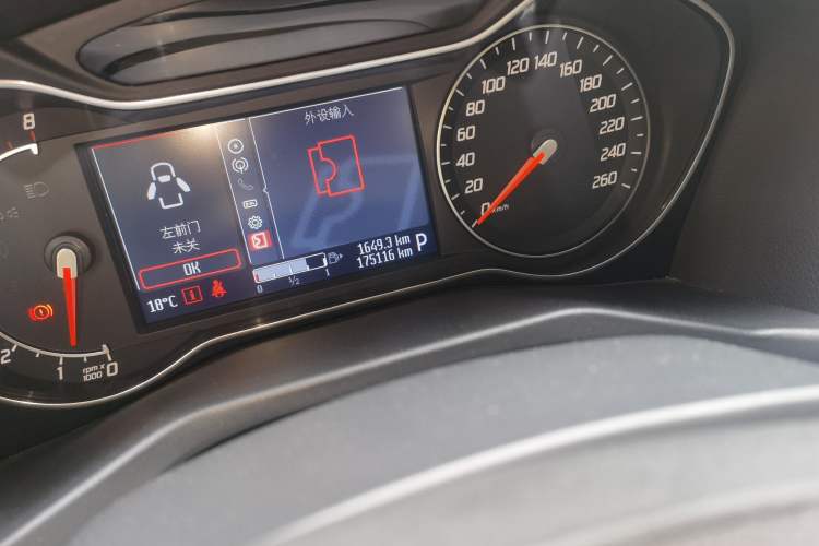 Used Ford Mondeo 2011 2.0L GTDi 200 Luxury Edition Odometer Close Up