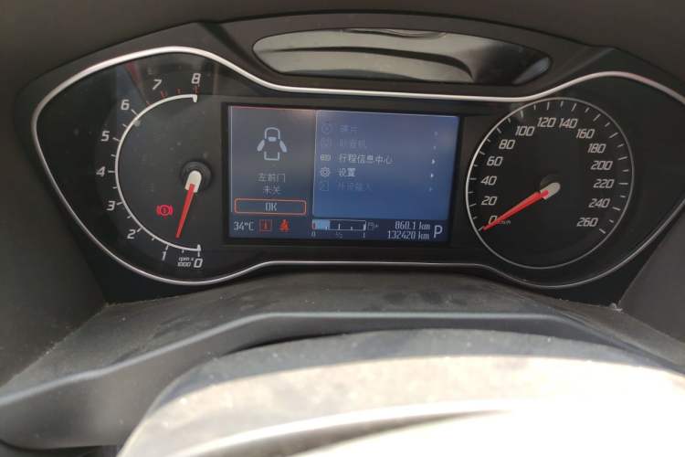 Used Ford Mondeo 2011 2.0L GTDi 200 Fashion Edition Odometer Close Up