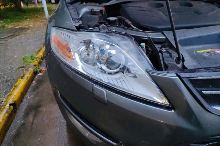 Used Ford Mondeo 2011 2.0L GTDi 200 Luxury Edition Right Front Headlight