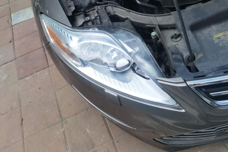 Used Ford Mondeo 2011 2.0L GTDi 200 Luxury Edition Right Front Headlight