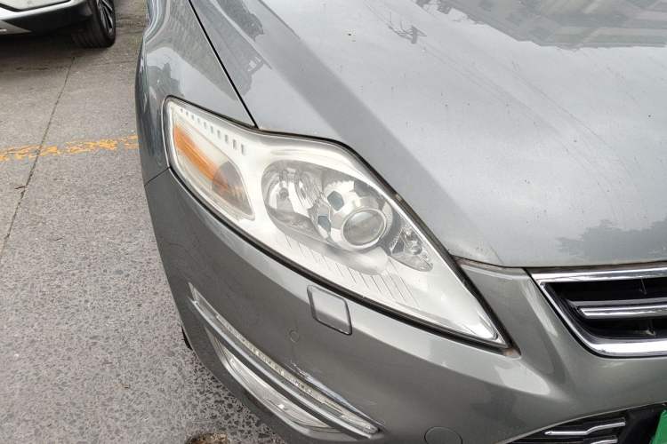 Used Ford Mondeo 2011 2.0L GTDi240 Ultimate Edition Right Front Headlight