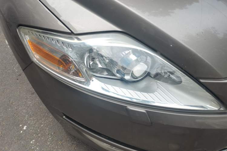 Used Ford Mondeo 2011 2.0L GTDi 200 Luxury Edition Right Front Headlight